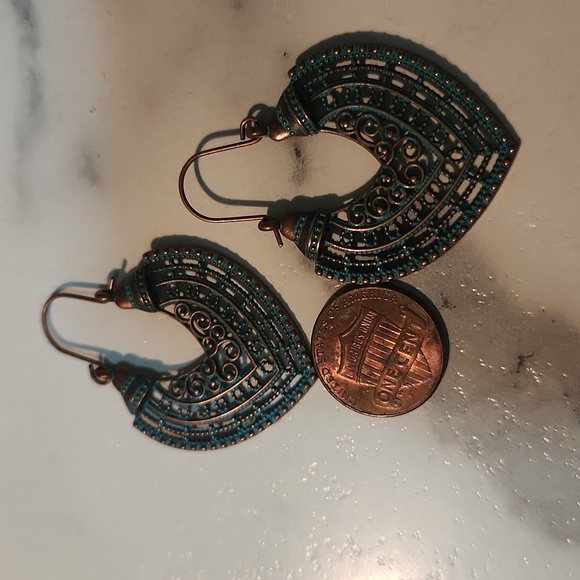 NEW! FAUX Turquoise earrings - Picture 3 of 9